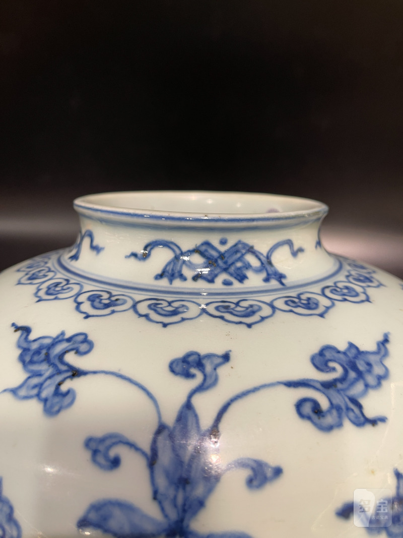 明成化 青花缠枝莲纹罐 - 图12